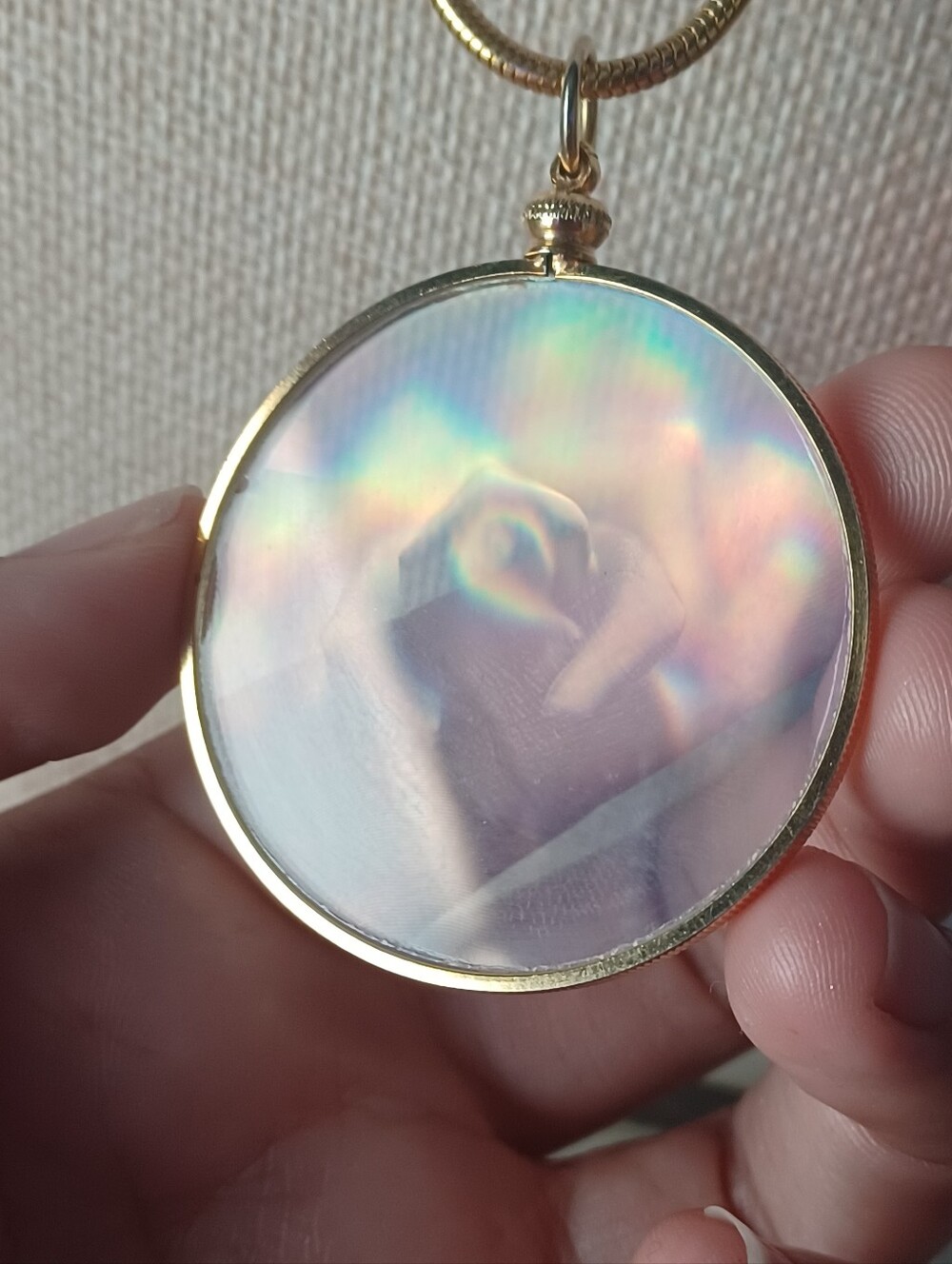 Vintage 80s 3D Hologram Rose Pendant Necklace Gold Tone Snake Chain ✨️ - Picture 4 of 5